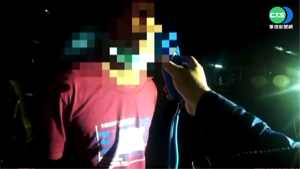 騎士渾身酒氣遭攔查 喝水拖延狂盧警