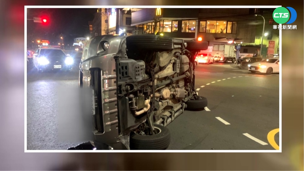"看不見"的危險?! 行人庇護島釀3車翻覆