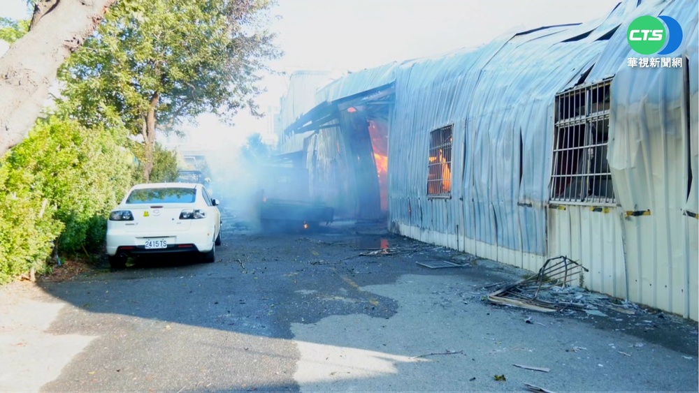 台中家具工廠惡火 1人跳樓摔傷.2嗆傷