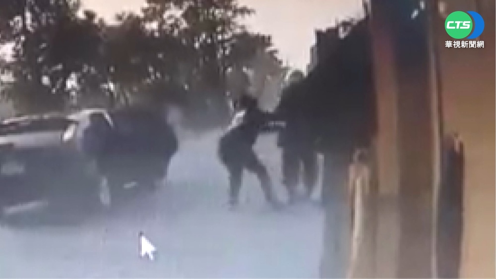 疑工程糾紛 男持高爾夫桿痛毆剪樹工人