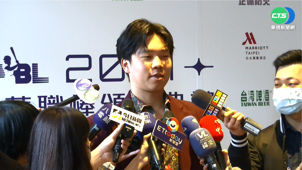 中職頒獎詹子賢穿花襯衫 林安可公認最帥