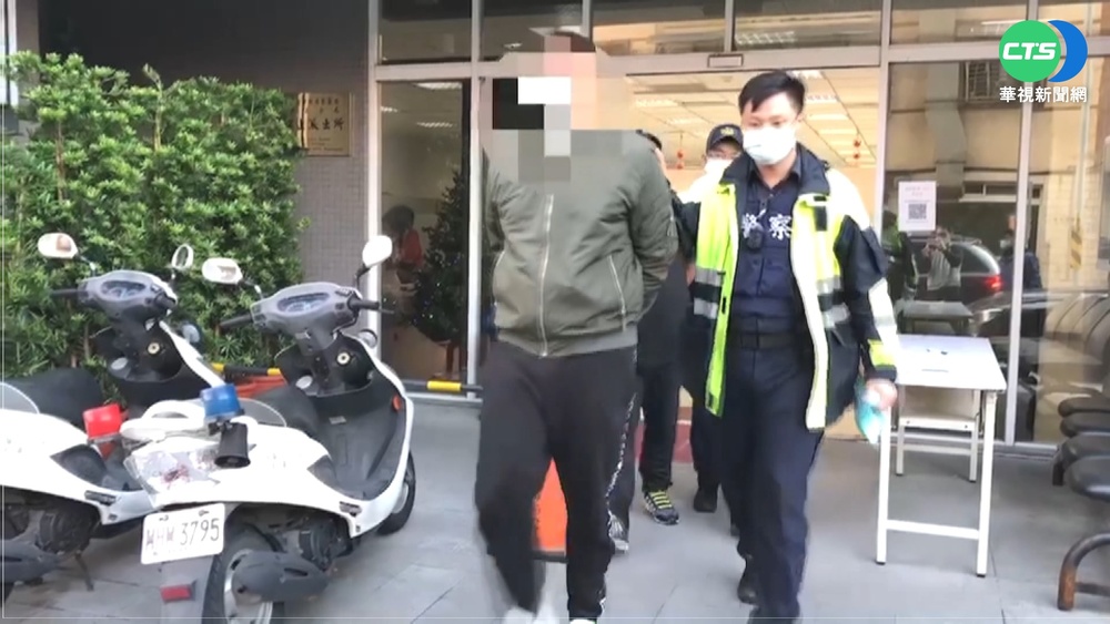 為20萬債務持刀擄人 警攔車圍捕送辦