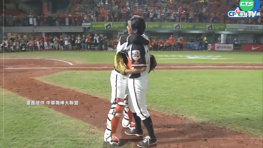 二度"開心"報平安 餅總:再創人生故事