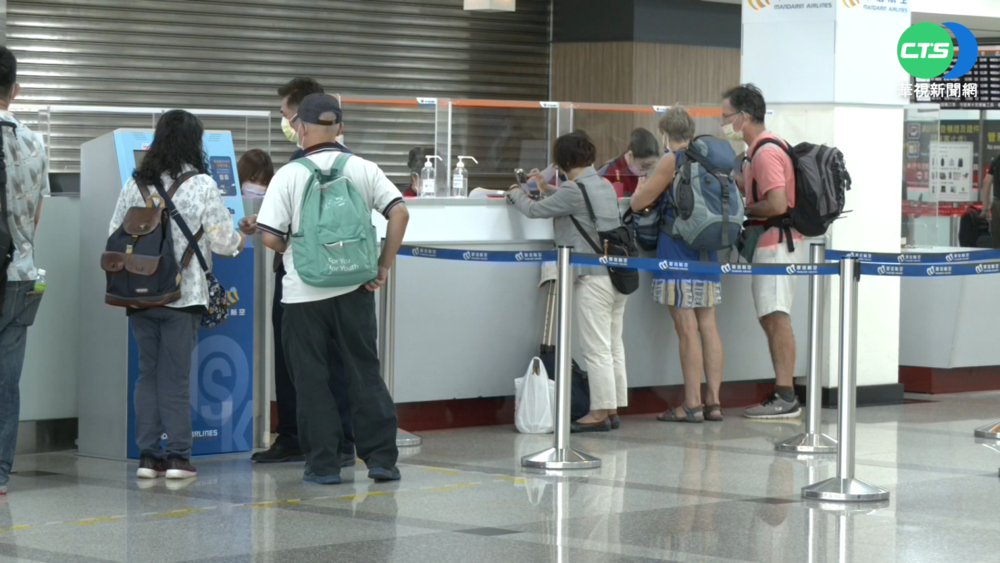 往離島旅客 即日起機場免填健康聲明書