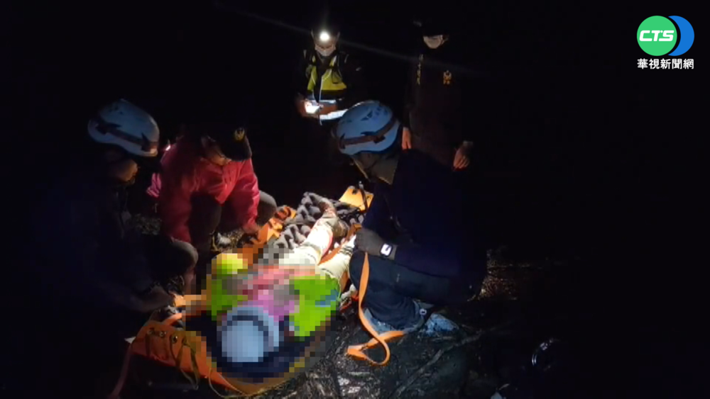 婦爬屏風山扭傷腳腫 消防大費周章救援