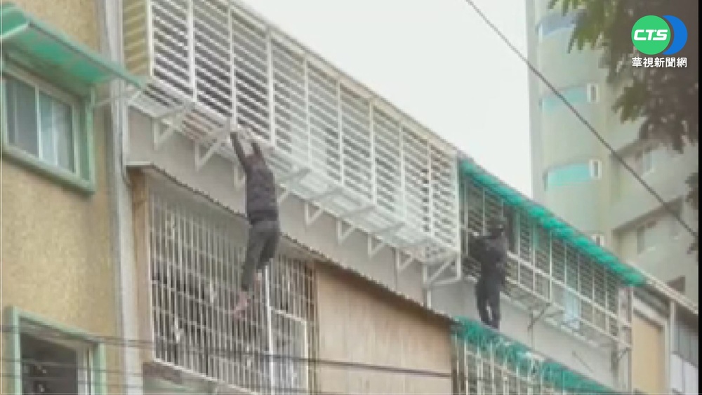 通緝犯拒捕秒變"蜘蛛人" 警轟11槍逮人