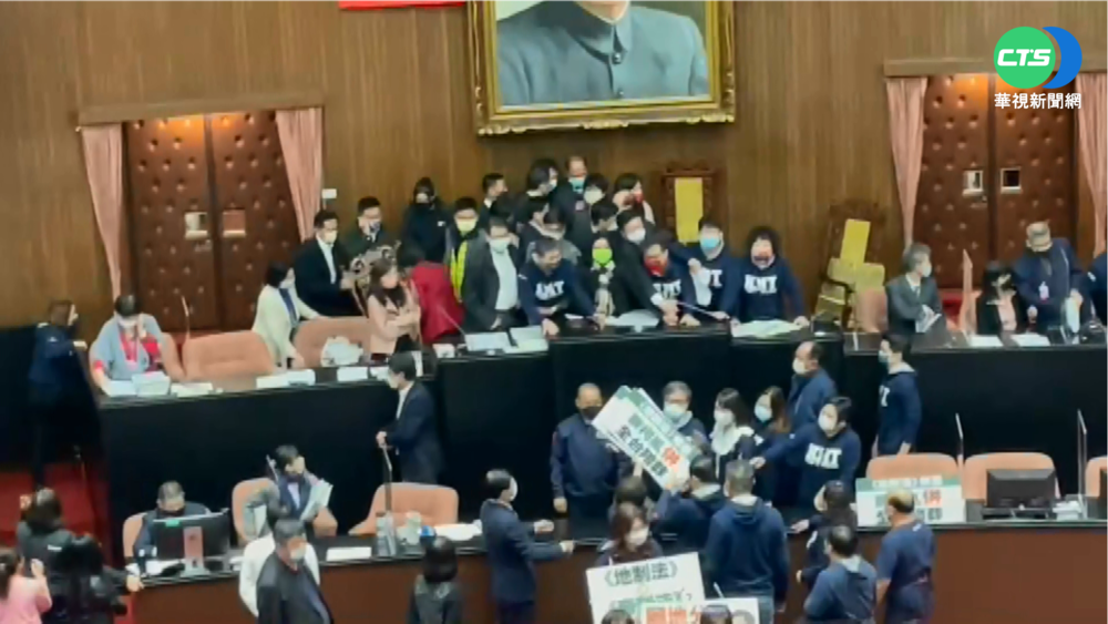 綠提地制法修法逕付二讀 藍火爆杯葛