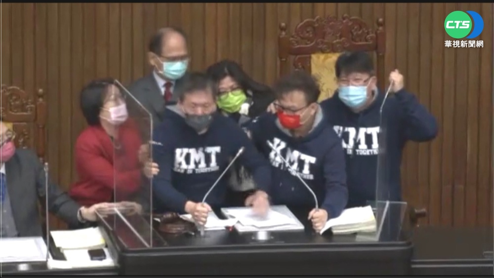 拚竹竹併修地制法!藍綠文武鬥 付委審查