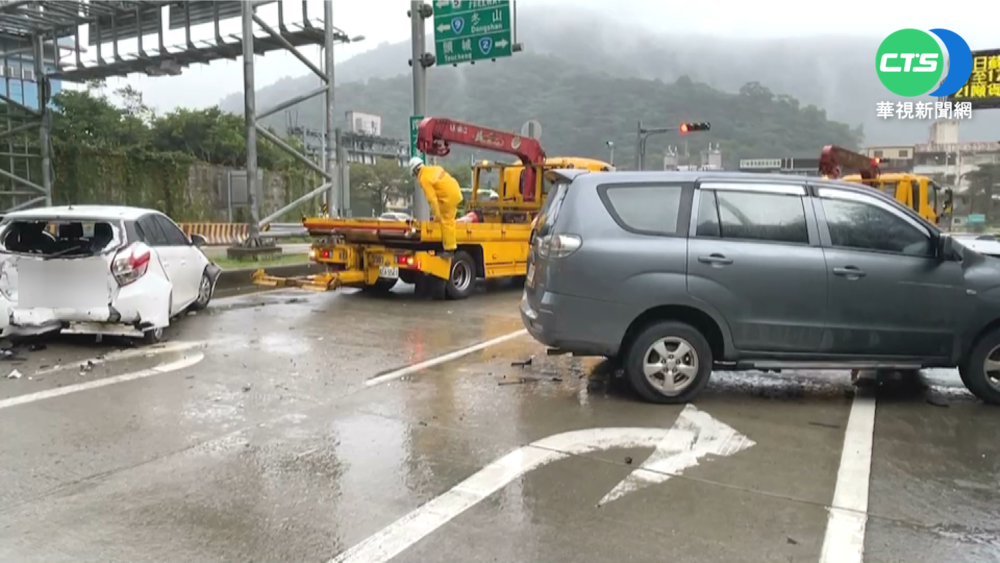 蘇花改5車連環撞4傷 事故段一度回堵