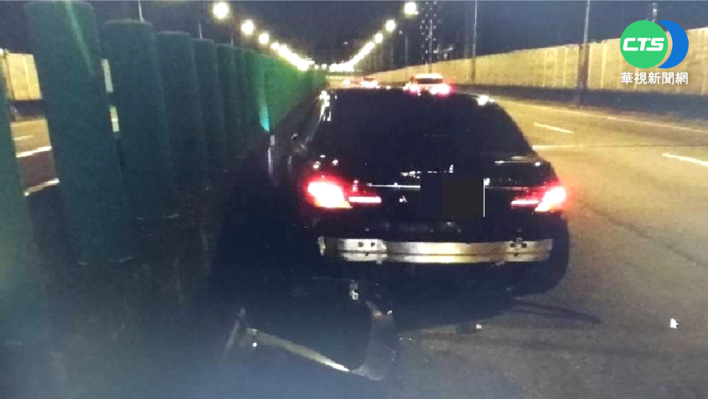 又是酒駕! 市民高架轎車失控連撞2車