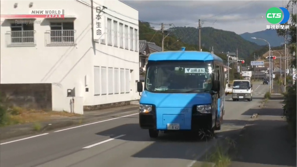 日本"變形金剛"兩用車 鐵路.公路都能開