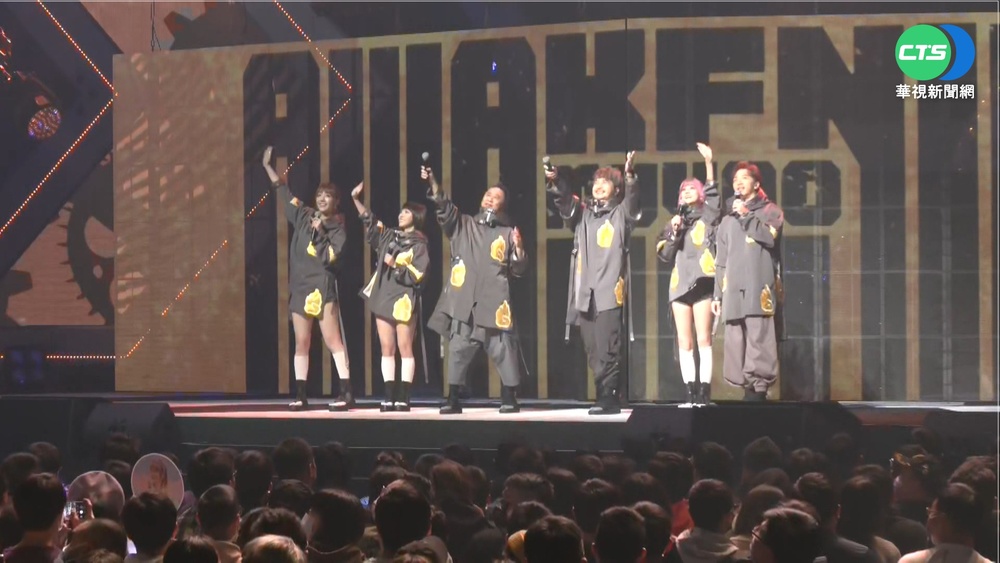 "木曜4超玩"歡慶耶誕 超嗨開唱寵粉絲!