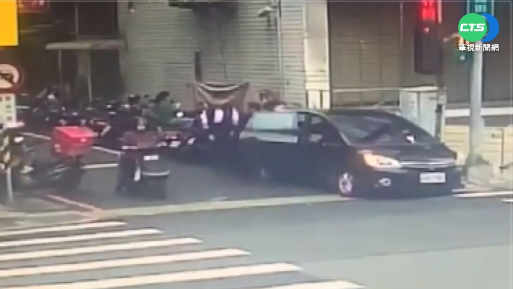 當街擄人搶走58萬丟包 2煞落網追共犯