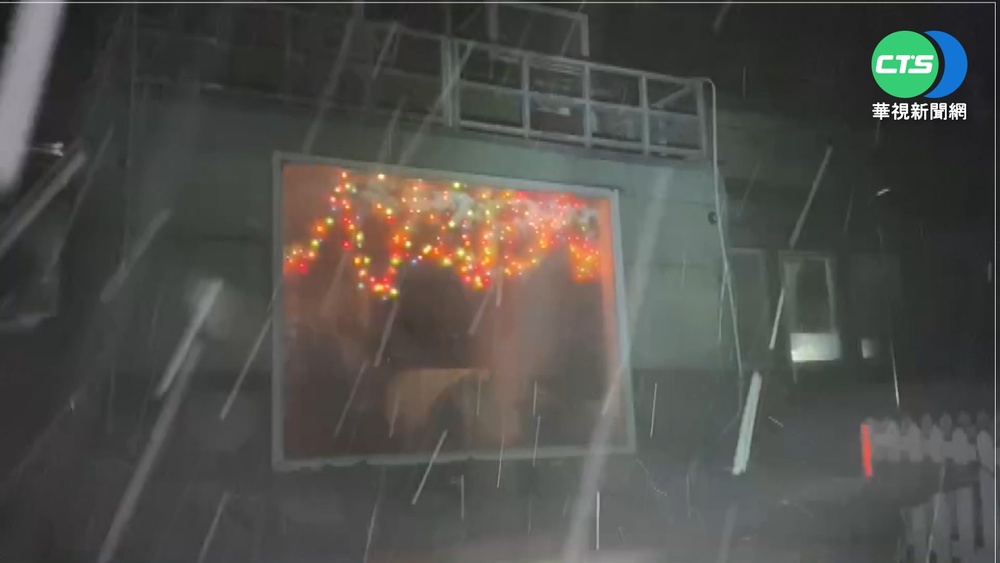 玉山下雪了! 氣象站銀白場景積雪0.5公分