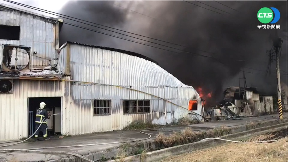 彰化製鞋塑膠工廠大火 強風助長火勢