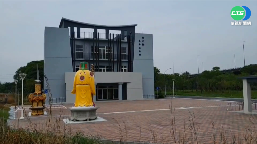 搶公有塔位! 南州民眾頂寒風過夜卡位