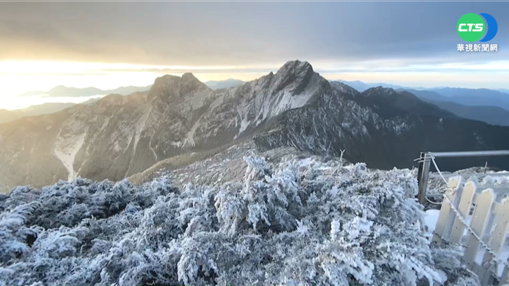 玉山今晨再迎瑞雪 積雪厚度約2公分