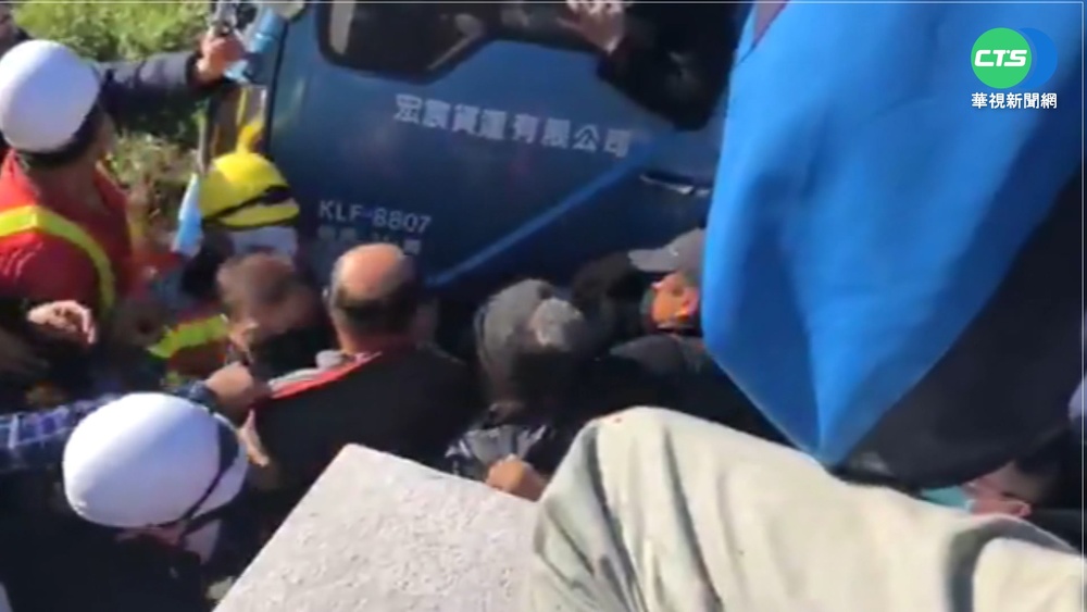 擋怪手.跳挖斗 居民肉身擋掩埋場營運