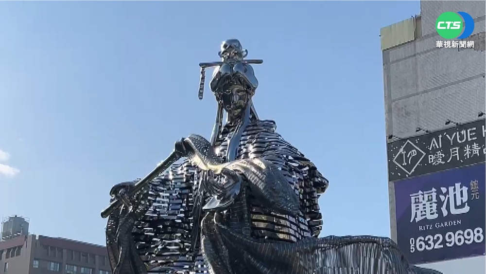 全台首座"素還真"圓環 霸氣夜景曝光