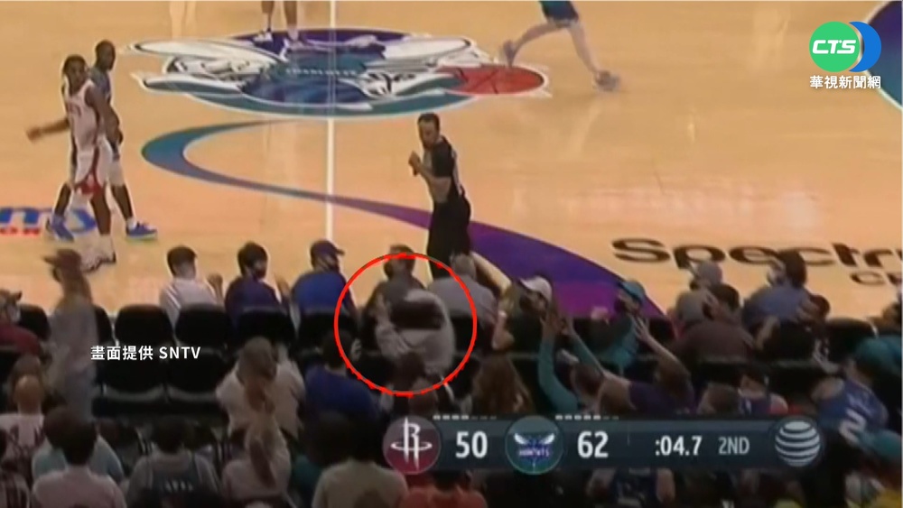 小心界外球! NBA女球迷遭籃球"爆頭"