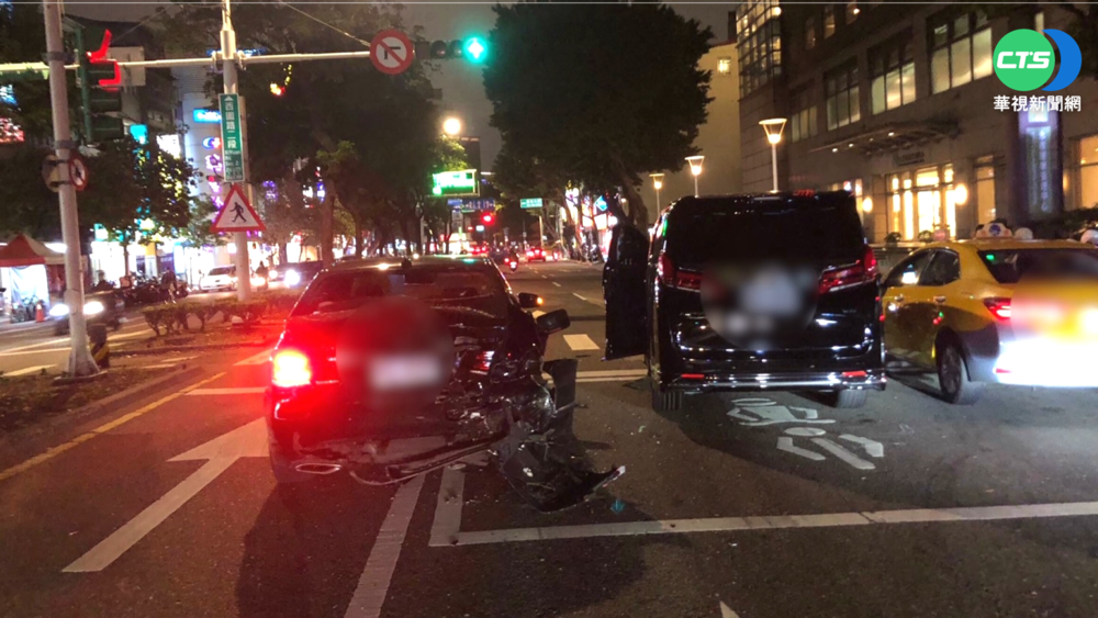 休旅車追撞轎車毀損 7人僅1人腳擦挫傷