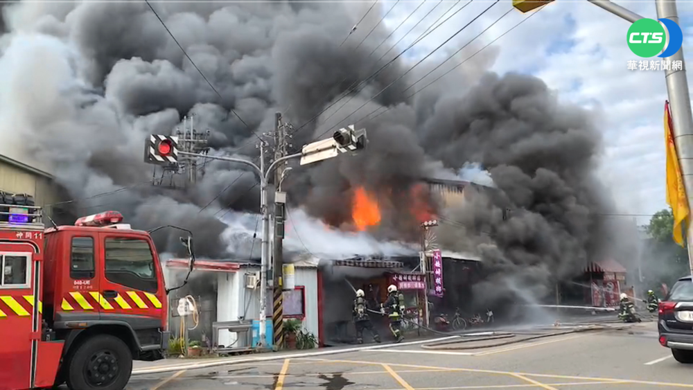 台中神岡鐵皮屋燒成火球 1男子命危