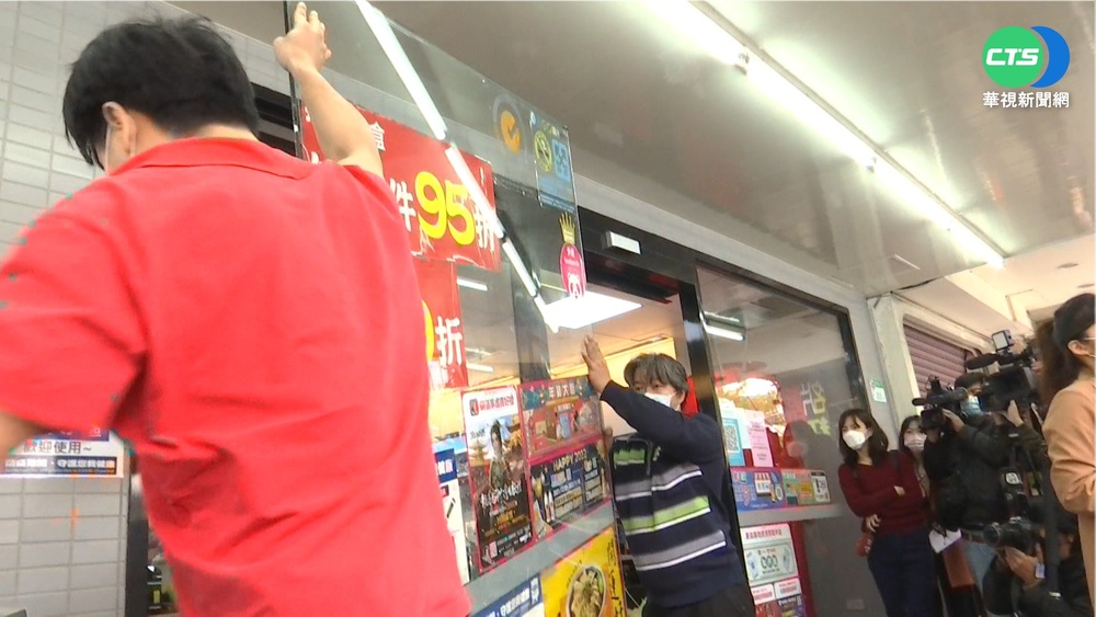 信義區超商備貨增3倍 "拆門"迎戰跨年夜
