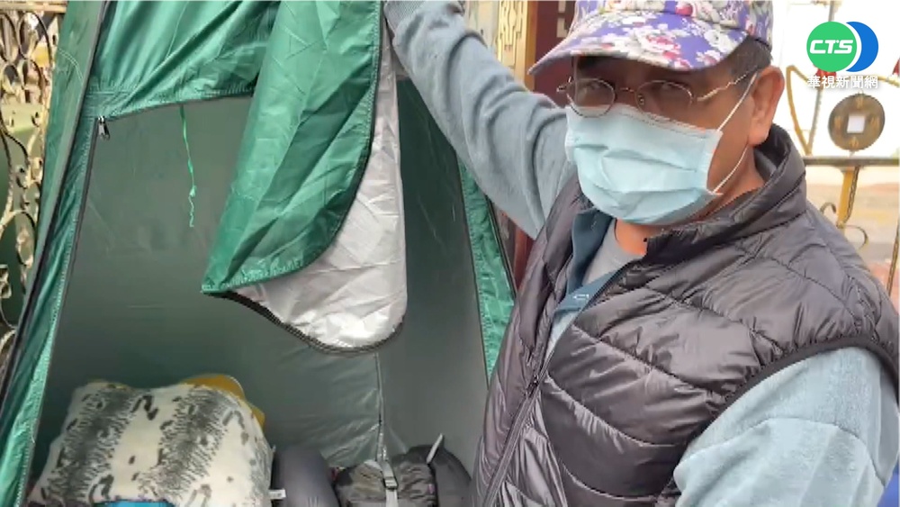 紫南宮恢復領錢母! 民眾冒低溫排長龍