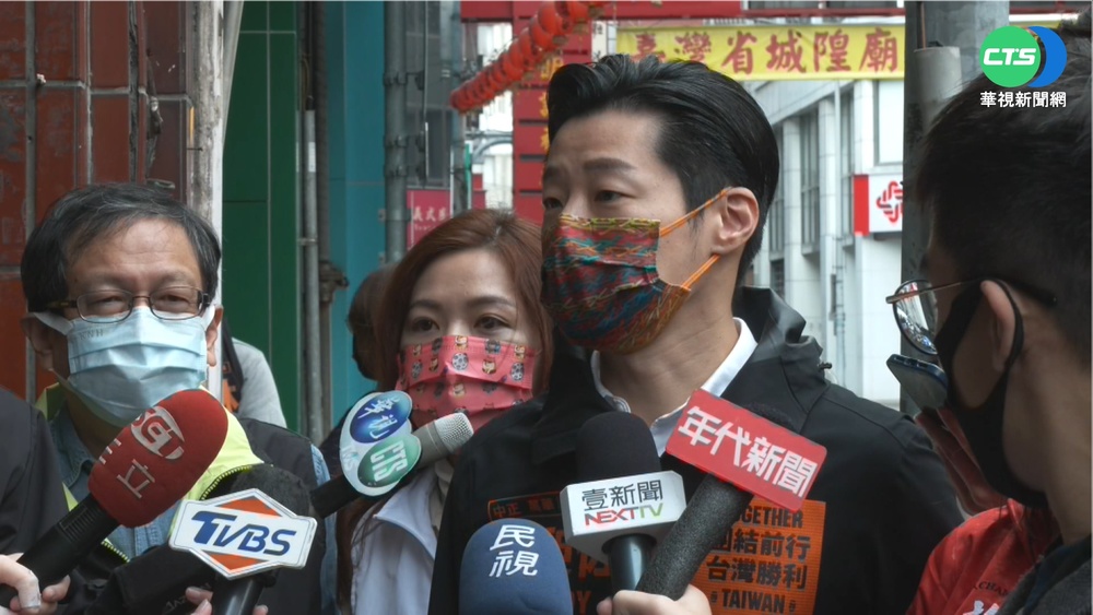 糗!吳怡農挺"雙林"竟忘詞 林昶佐緩頰