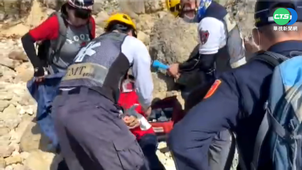 6旬婦柴山健行拍照 失足滑落陡坡骨折