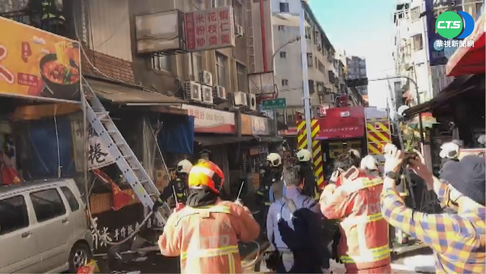 轟! 早午餐店突氣爆崩塌.門炸歪困3人