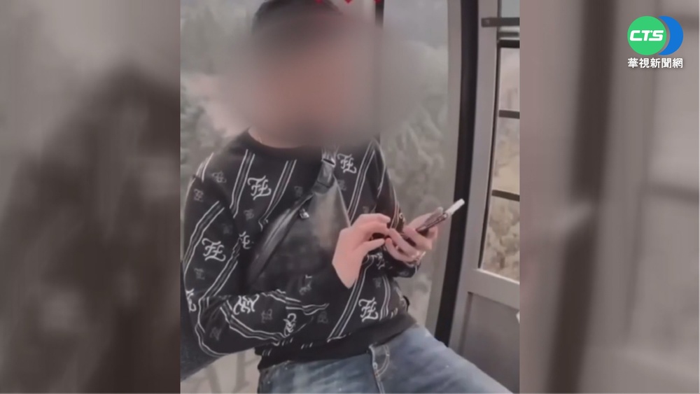 無視女童站一旁 男搭日月潭纜車吞雲吐霧