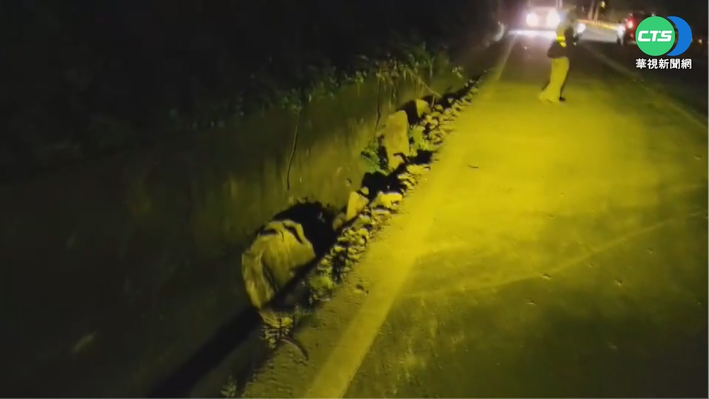 台九線115.7K掉落石 幸駕駛無受傷