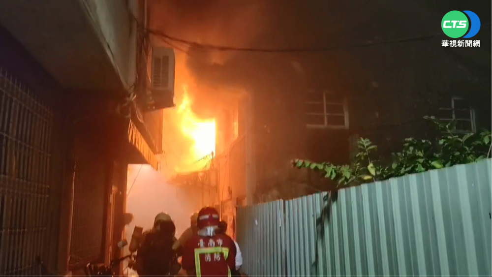 台南民宅陷火海 濃煙密布救出5人2送醫