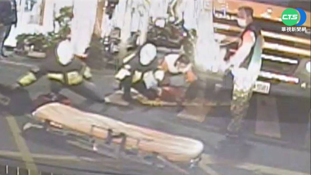 8旬婦倒垃圾違規闖燈 疑視線死角遭撞