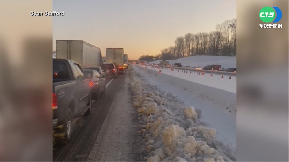 美國維州大雪未歇 州際公路變停車場