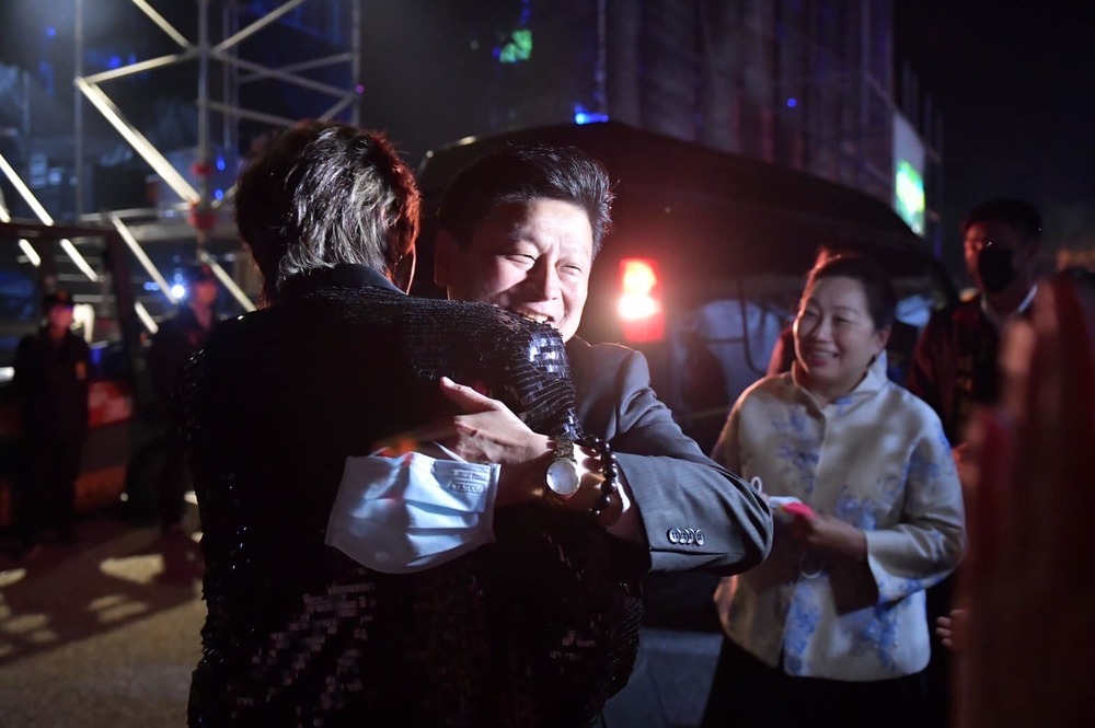 羅志祥復出首唱獻花蓮 傅崐萁：給受傷的孩子機會