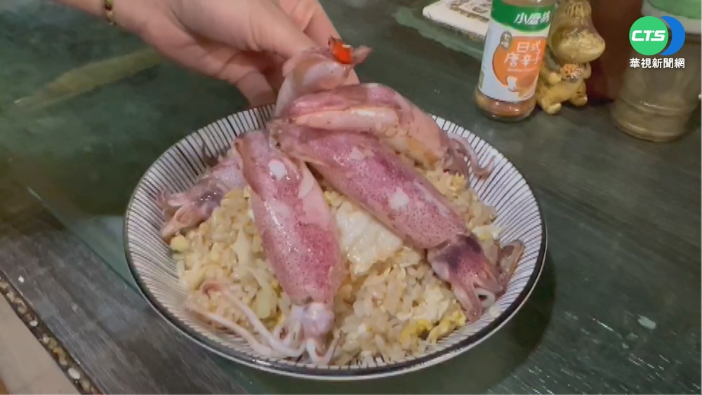 紅蟳意麵大碗霸氣 滿滿蟹黃引饕客垂涎