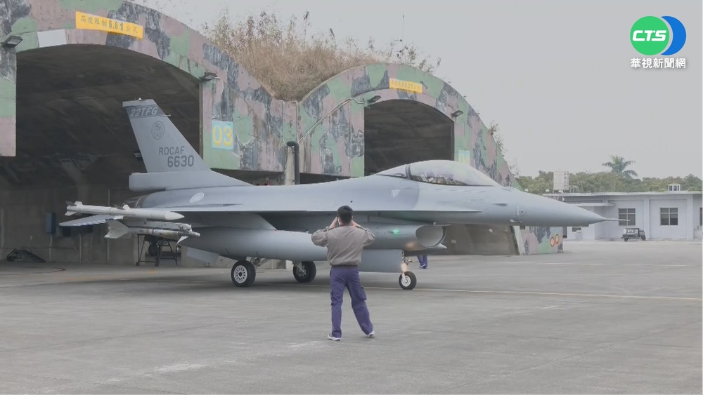 春節加強戰備操演 F-16V首次"大象走路"