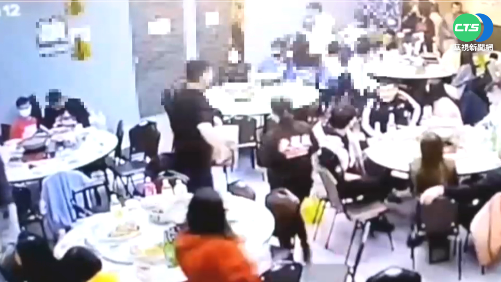 悚! 男酒後不穩撞人 慘遭酒瓶爆頭