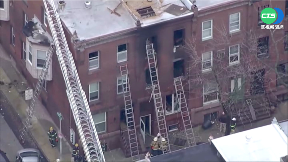 奪命大火!美費城公寓火燒13死.包含7童