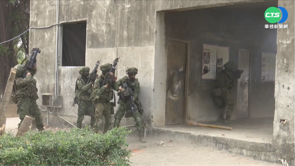 "機步排對抗"登場 國軍操演來真的!