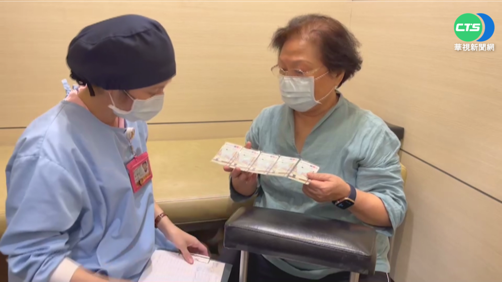 高雄催打疫苗 75歲以上送500元禮券