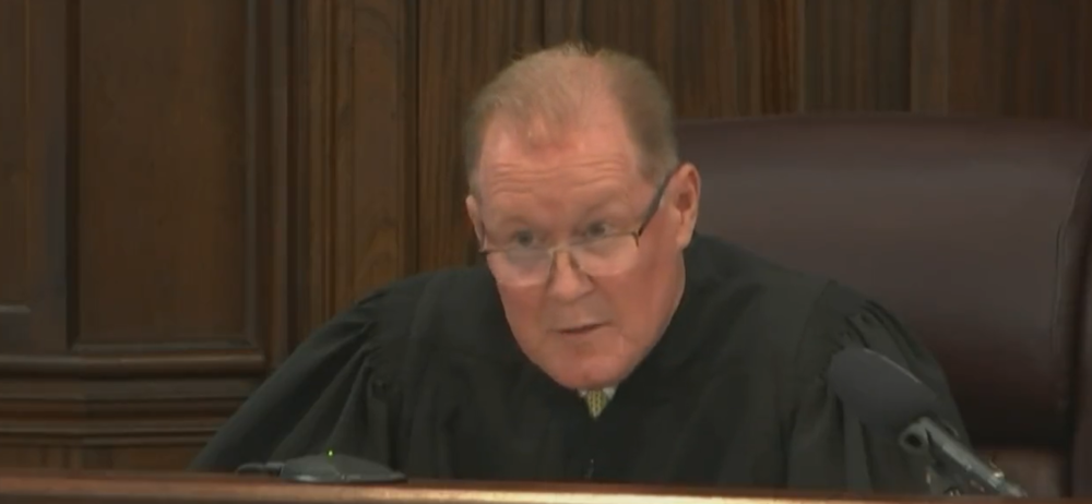 美國3白人射殺非裔男 法官批冷血怒判關終生