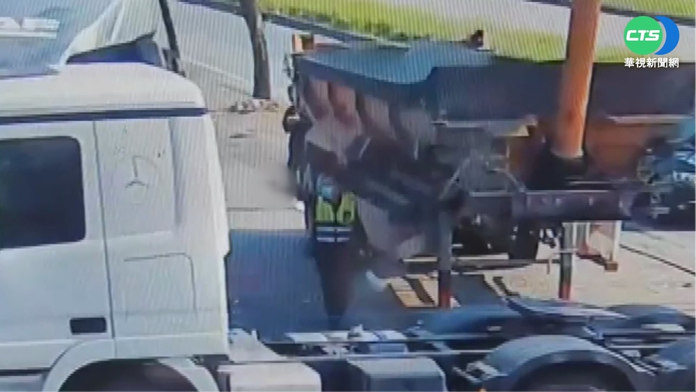 砂石車疑超載拒檢 警轟4槍追8公里逮人