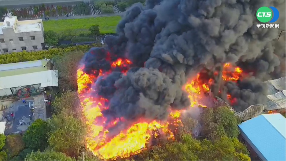 烈焰沖天! 彰化塑膠廠大火"全面燃燒"