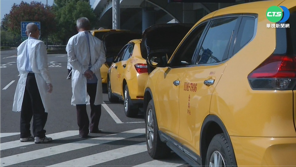 禁載一般客! 防疫計程車貼紙辨識曝光