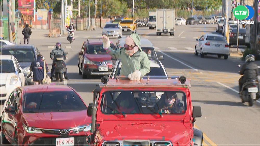 陪林靜儀謝票! 陳柏惟摔落宣傳車送醫