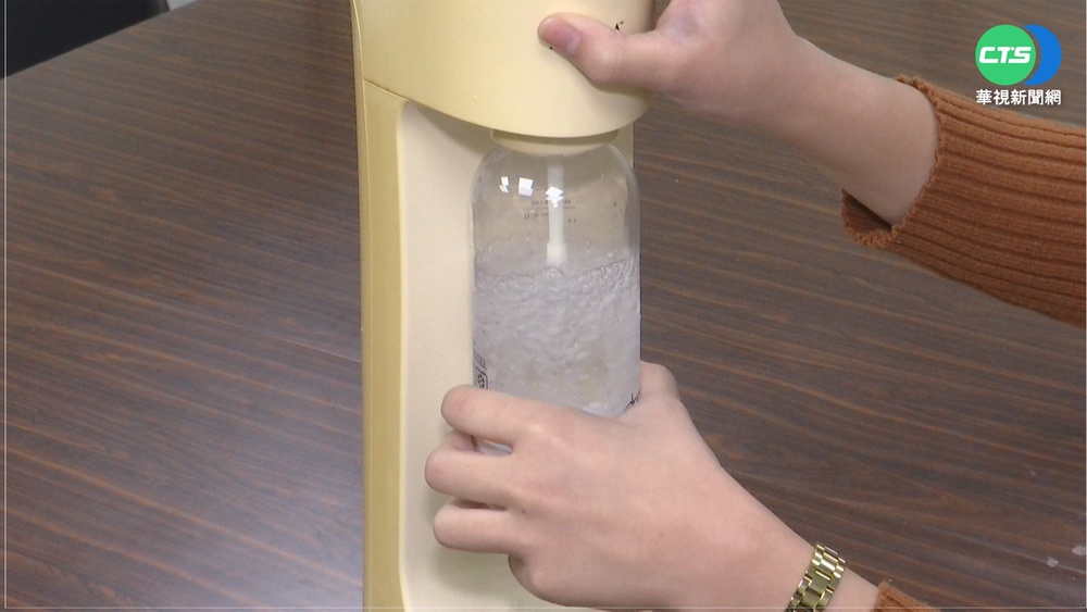 喝汽泡水骨質疏鬆還蛀牙? 食藥署闢謠