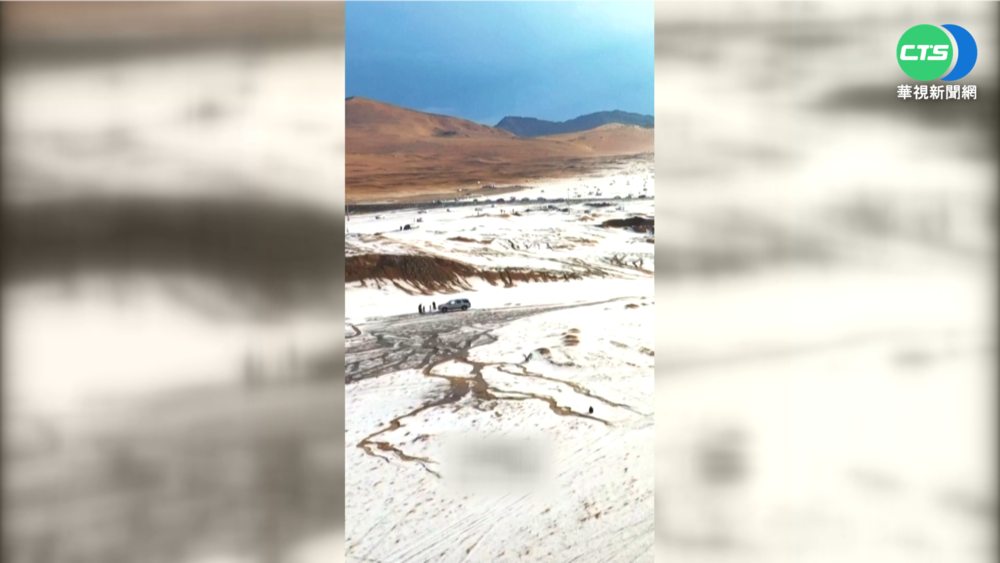 沙國西部降雨雪冰雹 沙丘宛如銀色世界